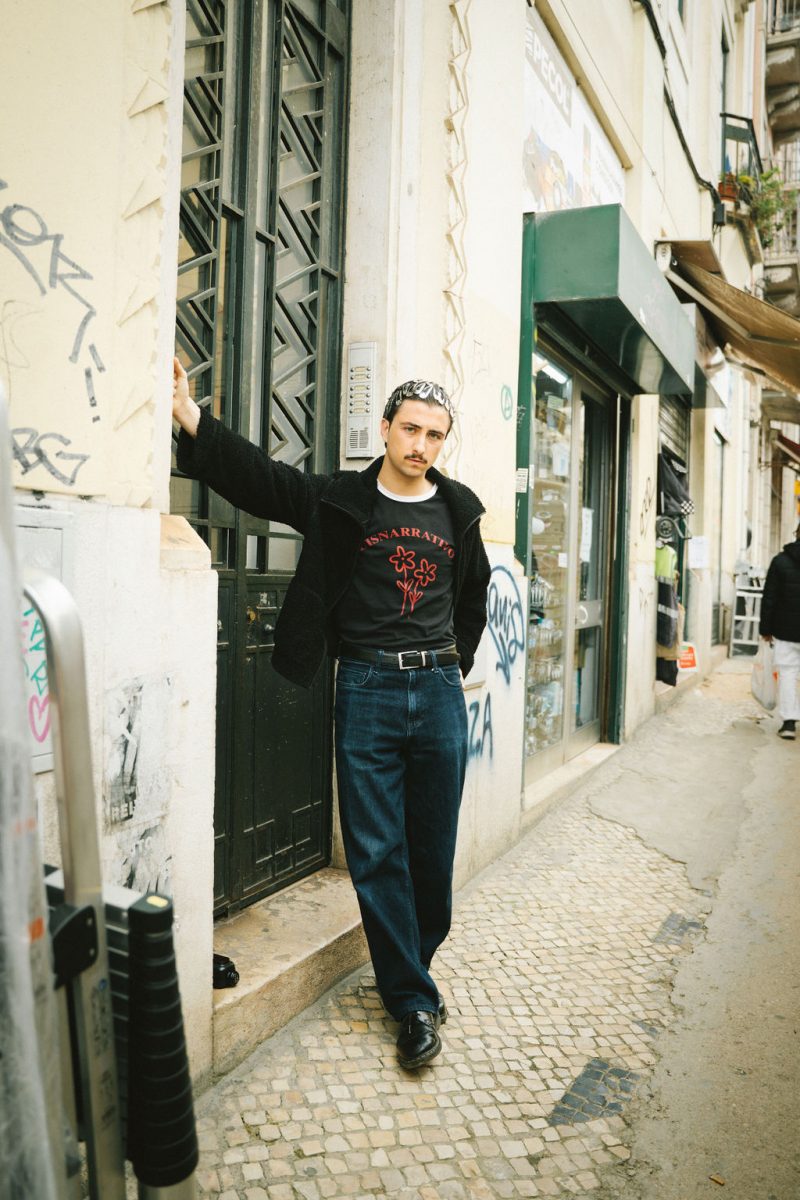 T-shirt Preta Disnarrativo