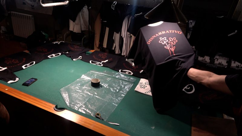 T-shirt Branca Disnarrativo