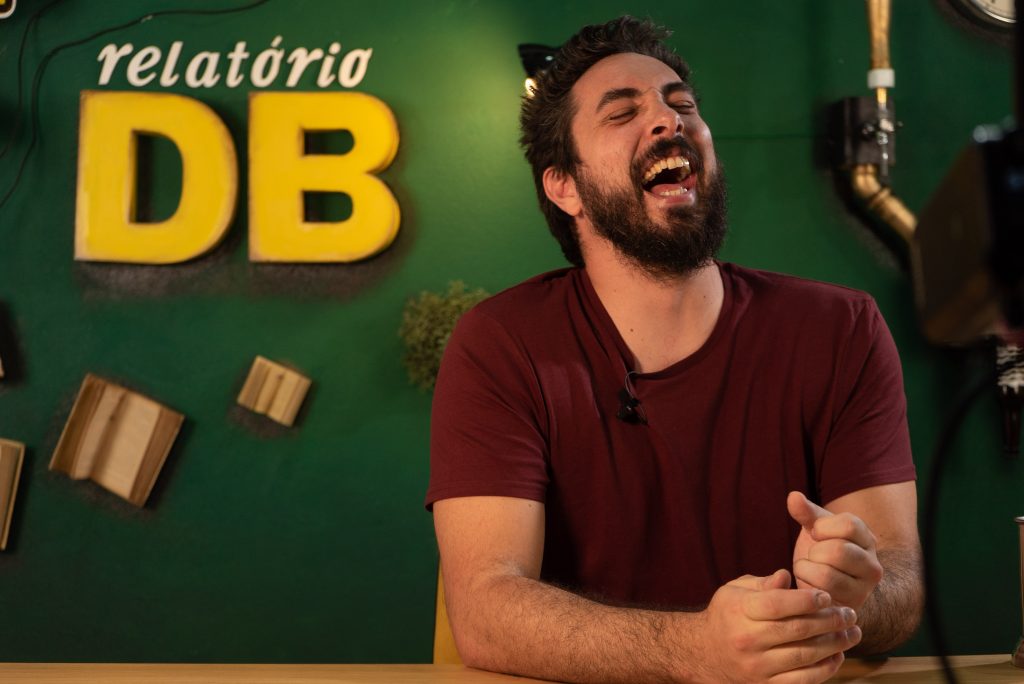 Diogo Batáguas no set de Relatório DB